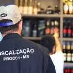 Operação do Proncon-MS apreende mais de 150 mil em bebidas falsificadas em Campo Grande