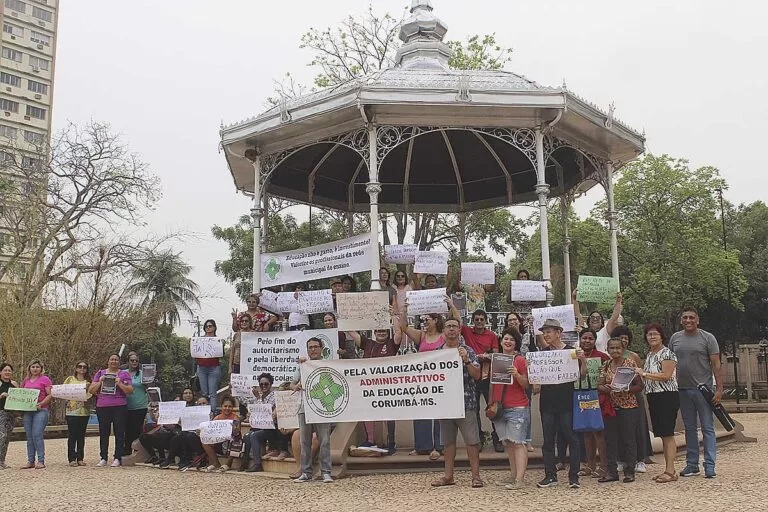 Profissionais de Educação suspendem greve e aguardam votação das reivindicações na Câmara
