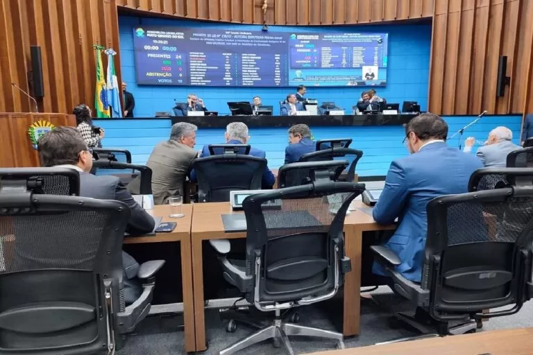 Deputados aprovam reajuste de 14,95% para professores concursados da rede estadual de MS