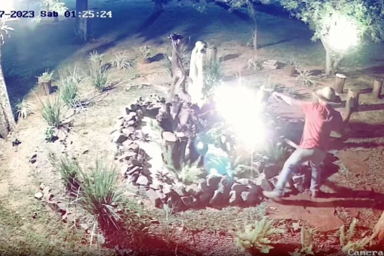Homem quebra imagem de santa, bate a cabeça e fica sem sentir as pernas em cidade de MS