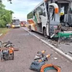 Acidente com ônibus que levava pacientes de Corumbá deixa três feridos na BR-262