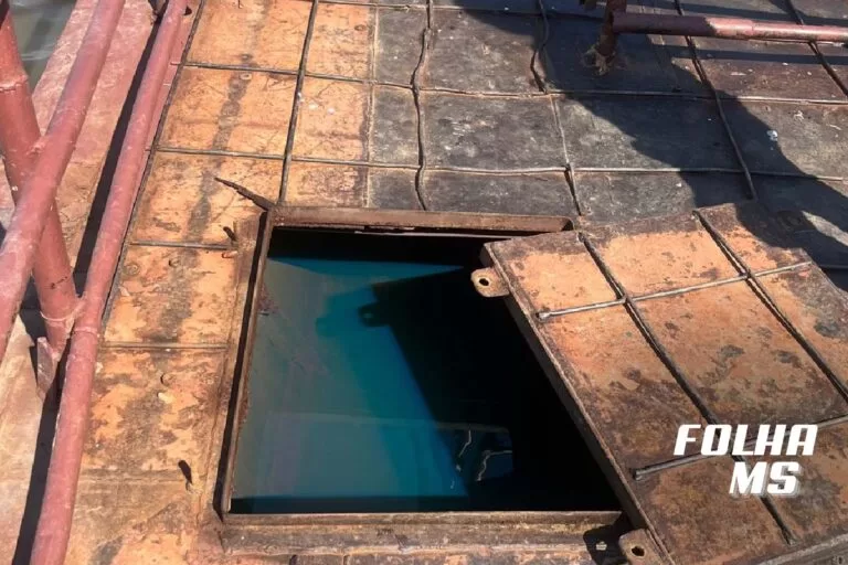 Balsa com combustível contrabandeado é apreendida pela Polícia Federal em Corumbá