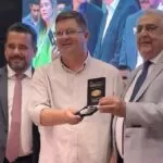 Presidente da Câmara é homenageado durante Seminário Estadual de Vereadores e Servidores