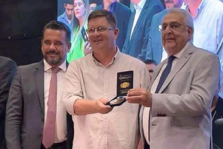 Presidente da Câmara é homenageado durante Seminário Estadual de Vereadores e Servidores