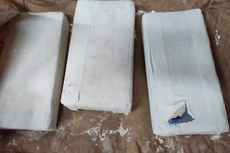 Operação apreende mais de 16 kg de cocaína em ônibus de turismo em Corumbá