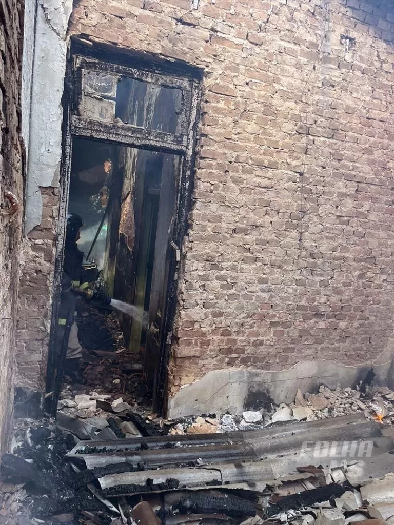 incendio2 Incêndio destrói casa no centro de Corumbá