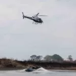 Helicóptero é utilizado para resgatar animais feridos na região do Pantanal