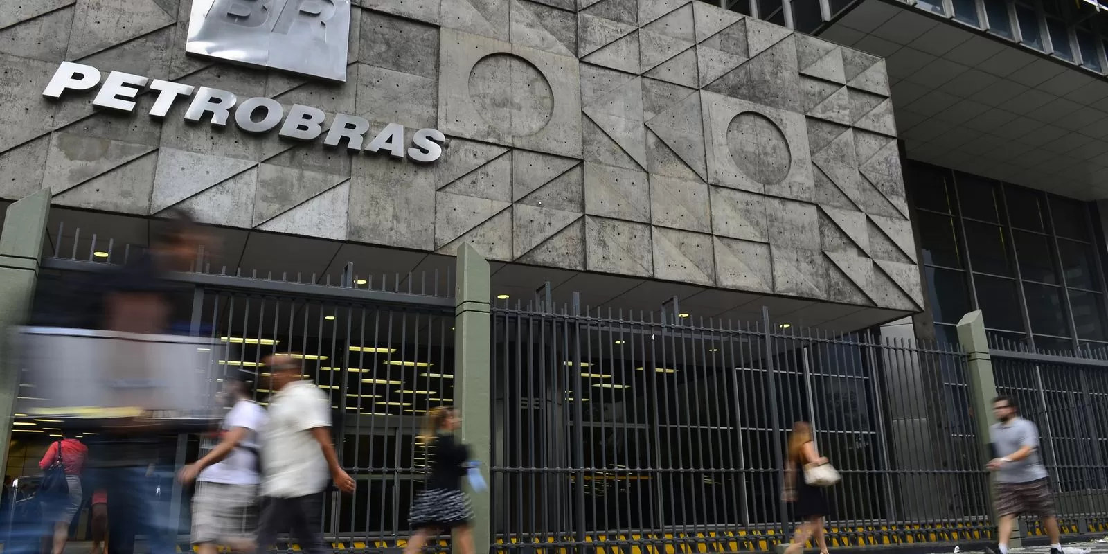 Você está visualizando atualmente Petrobras faz concurso para nível técnico com salário de R$ 5,8 mil