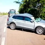 Acidente com carro de passeio deixa dois mortos e duas crianças feridas na BR-262