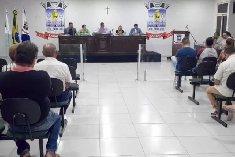 Projeto de lei que concede aumento salarial a servidores municipais de Ladário é aprovado na Câmara