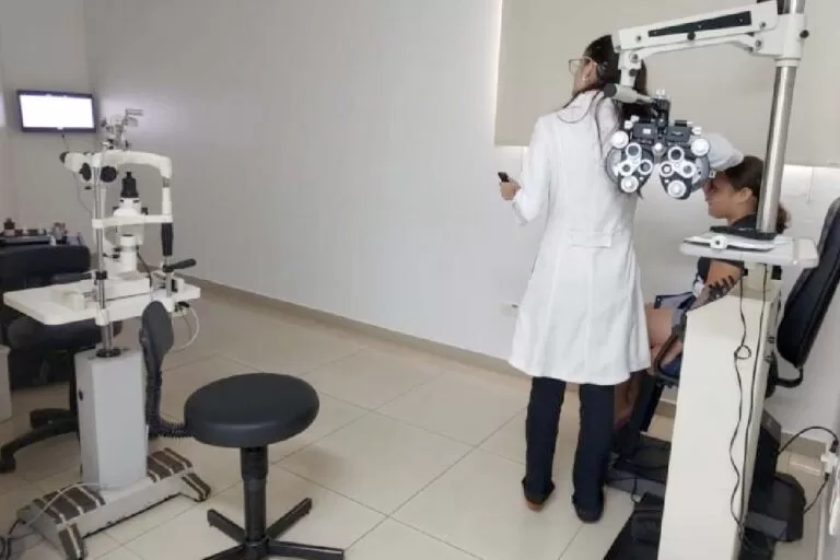 Alunos da rede pública recebem exames oftalmológicos da SES