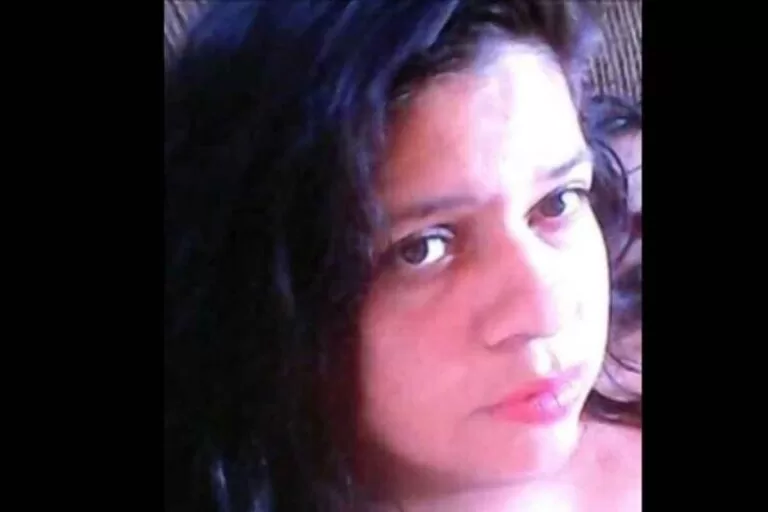 mulher morta a facadas pelo ex-marido