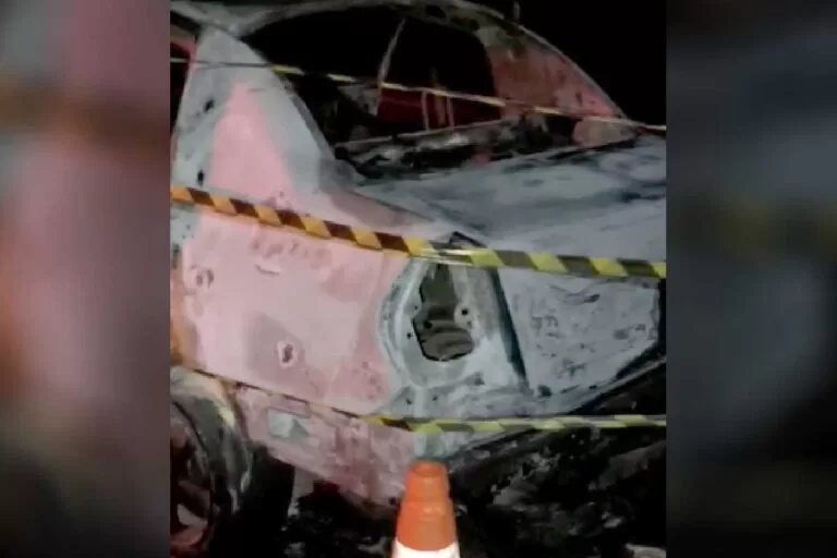 Veículo pega fogo na entrada de Corumbá