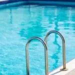 Adolescente se afoga em piscina após cabelo ser sugado por motor em MS