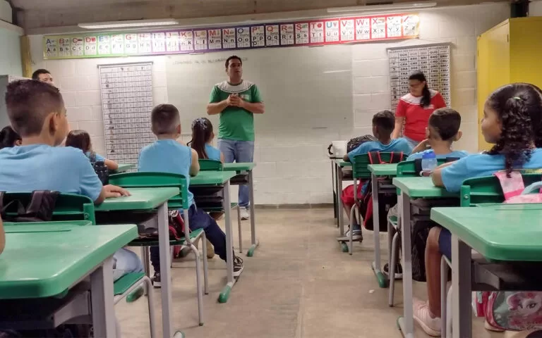 Rematrícula para alunos do 2º ao 9º ano do Ensino Fundamental e EJA vai até dia 15