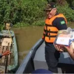 Cestas básicas chegam a ribeirinhos do Pantanal com apoio da Marinha