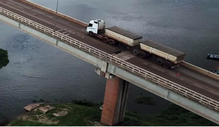 Leia mais sobre o artigo Travessia por balsas no Rio Paraguai poderá ser reativada durante reparo da ponte em Corumbá