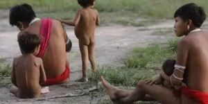 Leia mais sobre o artigo Yanomami: Forças Armadas levarão 15 mil cestas de alimentos a terra indígena
