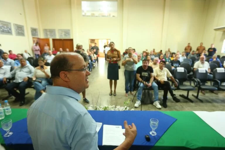 Governo entrega obra de saneamento básico e firma compromisso para instalar Bombeiros em Itaquiraí