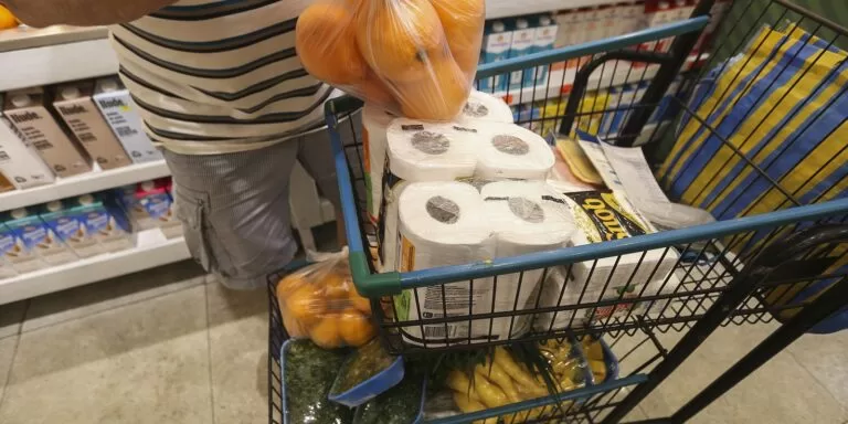 IPCA encerra 2023 com alta de 4,62%, abaixo do teto da meta