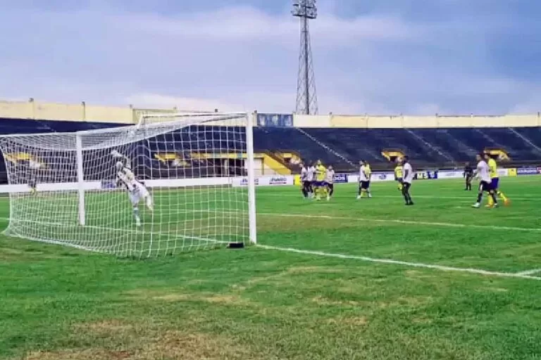 Corumbaense perde de 3 x 0 para o Dourados na estreia do Estadual