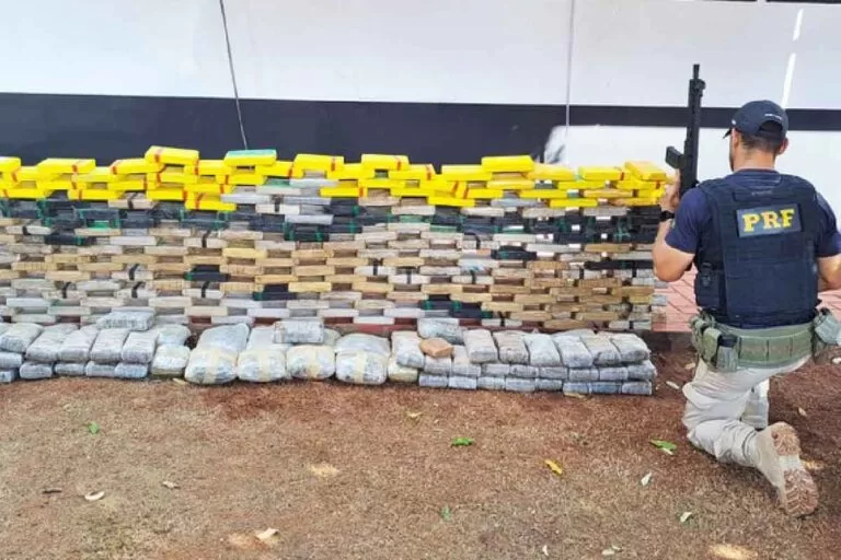 PRF apreende 302 Kg de drogas em Rio Verde de Mato Grosso
