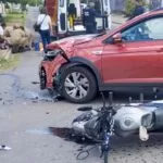 Com suspeita de fratura nas duas pernas, motociclista é socorrido pelos bombeiros em Corumbá