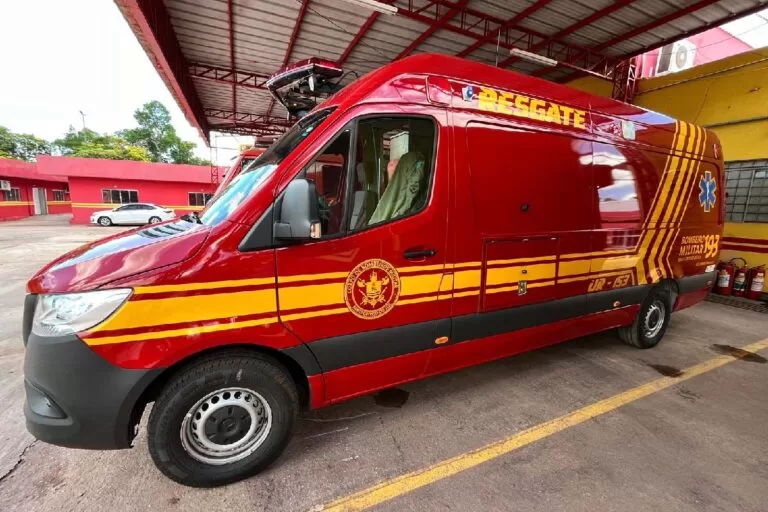 Ciclista de 53 anos sofre queda em Corumbá e é socorrido pelo Corpo de Bombeiros. Vítima foi encaminhada ao Pronto-Socorro com fratura e escoriações.