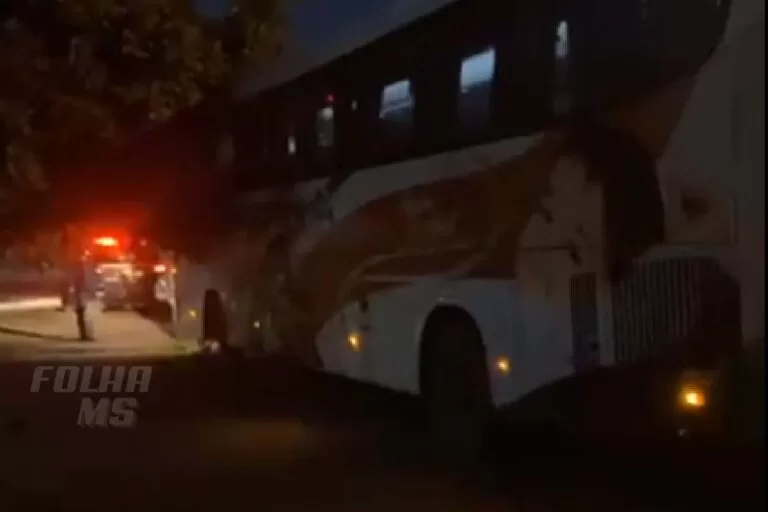 Criança é socorrida em estado grave após ser atropelada por ônibus na parte alta de Corumbá