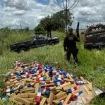 Traficante fura bloqueio e capota com caminhonete carregada de entorpecentes em MS