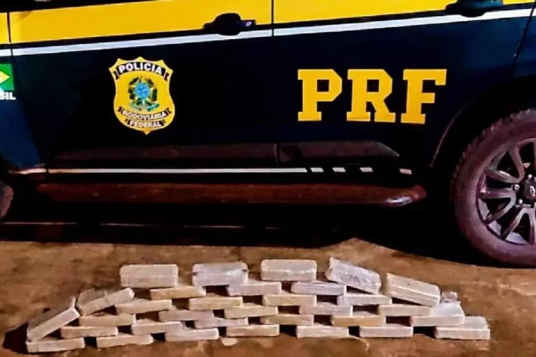 Traficante abandona mulher e criança em rodovia para fugir de flagrante