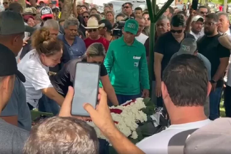 Corpo do Sertanejo João Carreiro é sepultado em Cuiabá