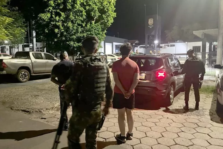 Carro furtado em Osasco é recuperado pelo Exército e pela PRF em Corumbá