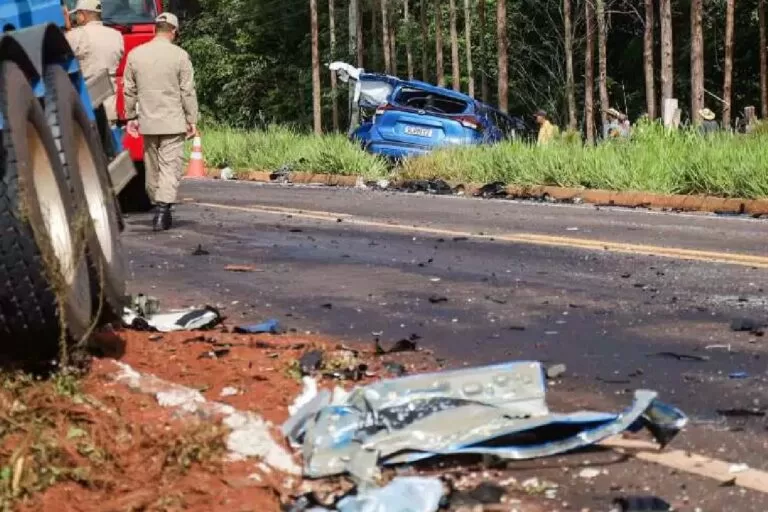 Motorista é decapitado em colisão frontal com carreta na MS-040