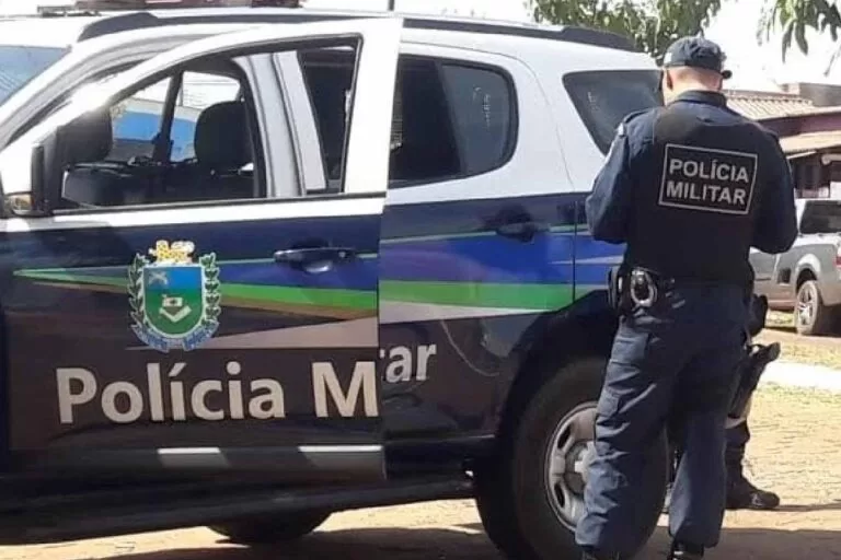 Homem aciona PM para tirar amante da esposa de dentro de casa em MS