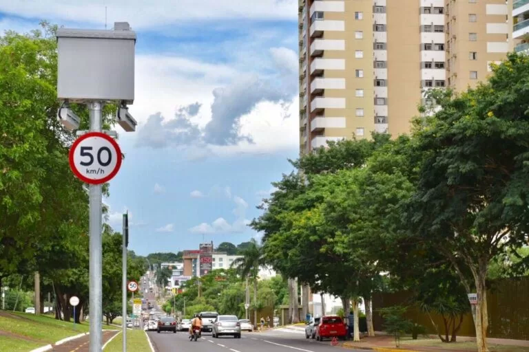 Multas Campo Grande voltam a ser cobradas após decisão do TJMS; Diário Oficial publica lista de veículos autuados.