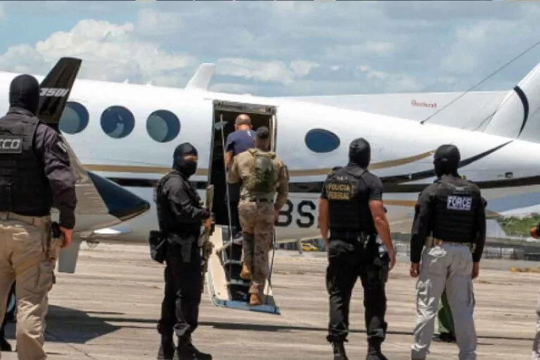 Policiais acusados de lavagem de dinheiro são transferidos da Bahia para presídio em MS