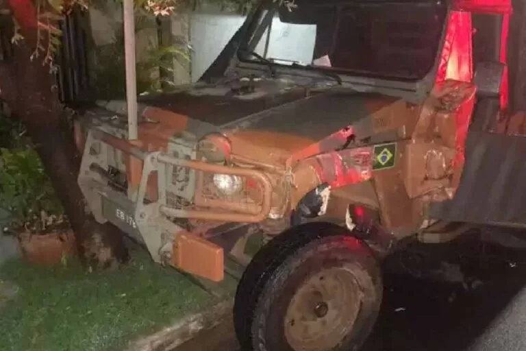 Homem invade quartel, furta viatura do Exército e bate em árvore em Três Lagoas