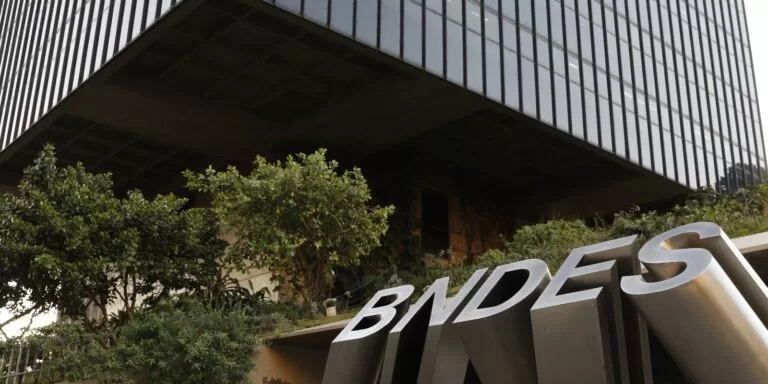 BNDES divulga concurso com 150 vagas e salários de R$ 20,9 mil