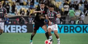 Leia mais sobre o artigo Fluminense e Vasco ficam no 0 a 0 em jogo com arbitragem confusa