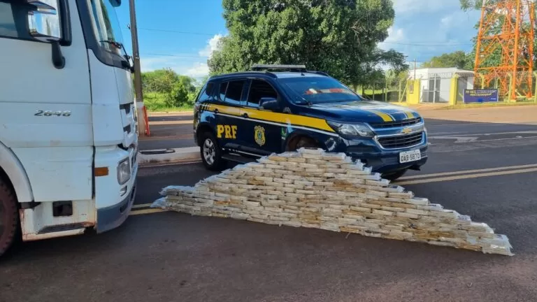 PRF apreende 201 Kg de cocaína em Terenos