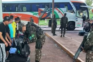 Leia mais sobre o artigo Boliviano é detido pelo Exército em MS com quase R$ 90 mil em ônibus