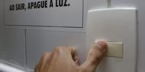 Leia mais sobre o artigo Conta de luz terá bandeira tarifária vermelha patamar 2 em agosto