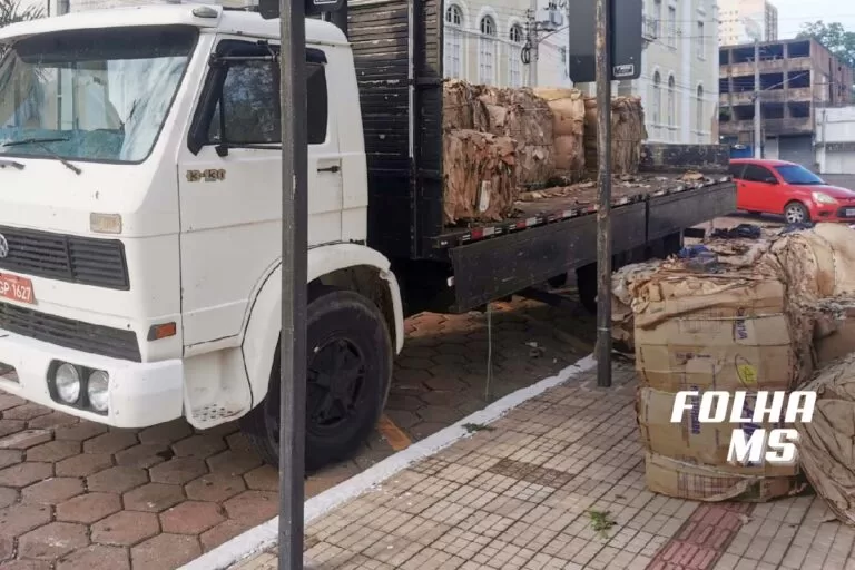 PF encontra mais de 360 quilos de entorpecentes em caminhão na BR-262