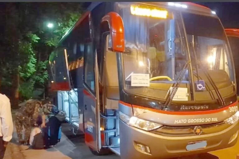 Exército apreende mais de 10 kg de drogas em ônibus na fronteira com a Bolívia
