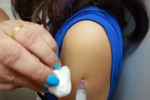 Leia mais sobre o artigo Campo Grande inicia vacinação de crianças de 10 a 11 anos contra a dengue neste domingo