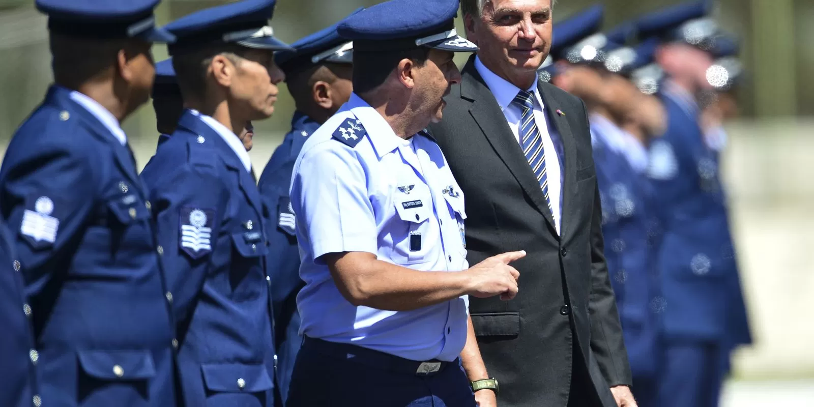 Você está visualizando atualmente Ex-comandante do Exército ameaçou prender Bolsonaro, diz ex-FAB