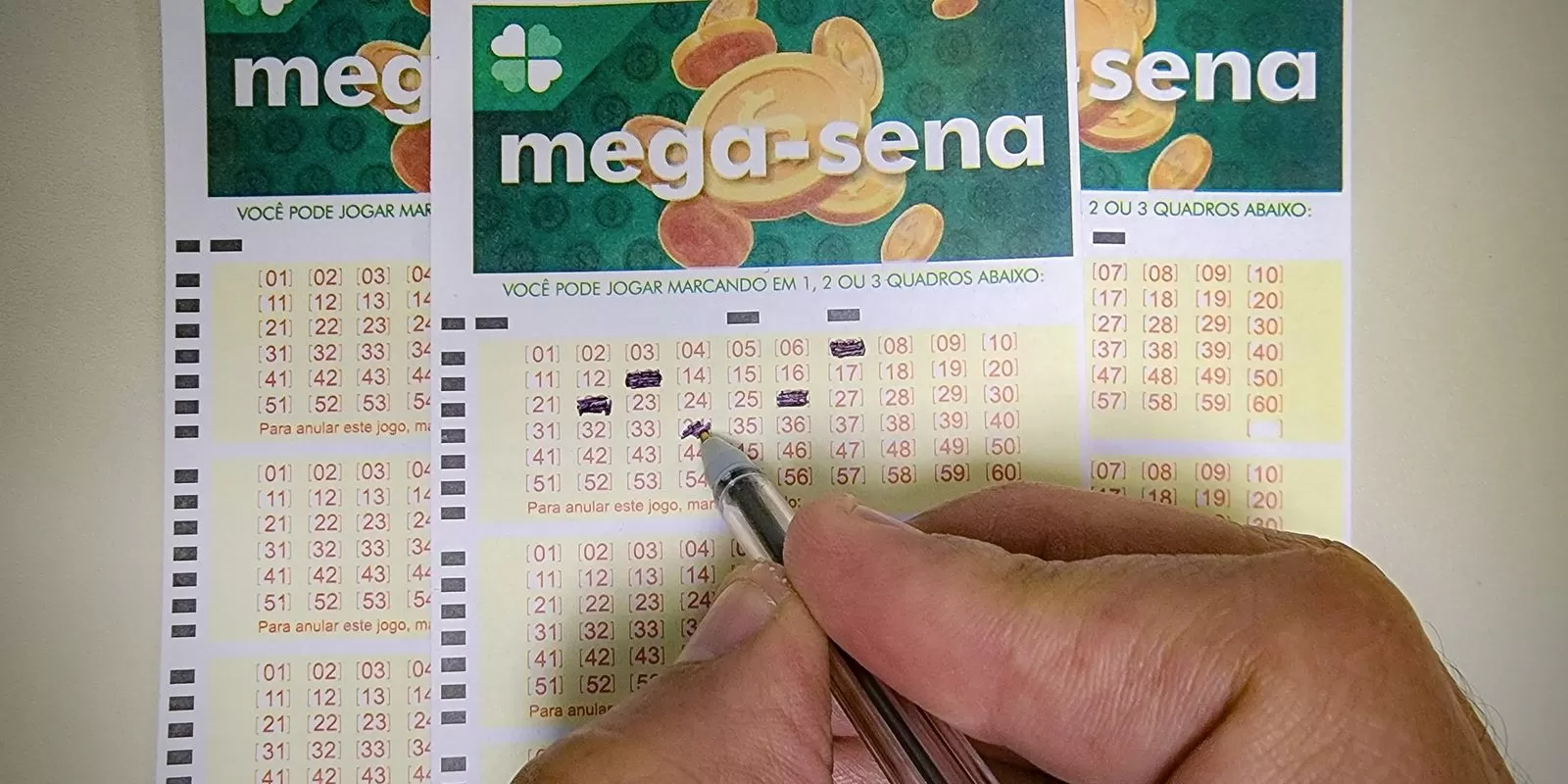 Você está visualizando atualmente Mega-Sena acumula e prêmio vai a R$ 60 milhões