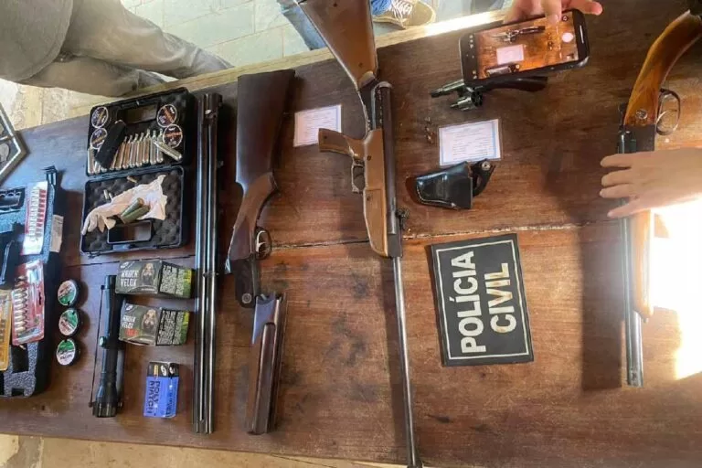 CAC ameaça crianças com arma de fogo e tem arsenal apreendido pela Polícia Civil em Miranda