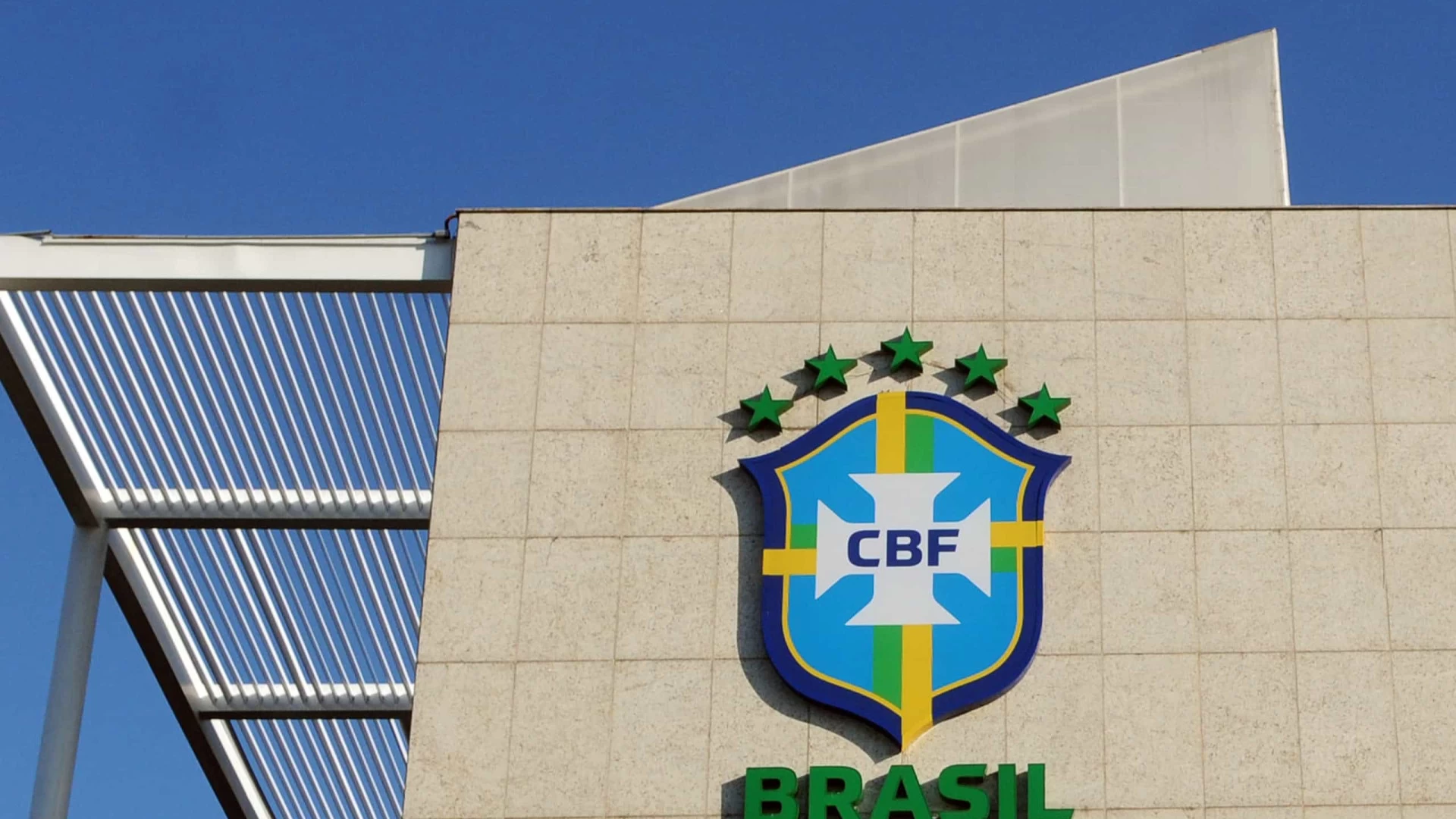 Leia mais sobre o artigo CBF recusará jogos da seleção sem VAR após polêmica em amistoso contra Espanha